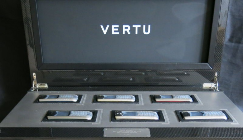 Vertu Museum မှ ဟန်းဆက်များအပြင် စက်ရုံအတွင်းမှ ပစ္စည်းများကိုပါ လေလံတင် ရောင်းချနေရတဲ့ Luxury Phone ကုမ္ပဏီ Vertu