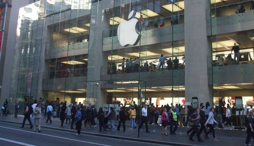 iPhone သစ်ကို ဝယ်ယူနိုင်ဖို့အတွက် စတင်တန်းစီနေပြီဖြစ်တဲ့ သြစတြေးလျနိုင်ငံ၊ ဆစ်ဒနီမြို့က Apple Fan များ