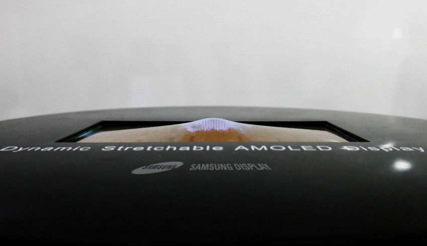 လိုသလိုကွေးဆန့်လို့ရတဲ့ Samsung ရဲ့ ရှေ့ပြေးပုံစံ OLED Screen အသစ်